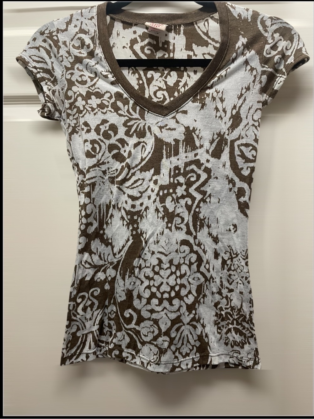 Curious Gypsy Vintage V-Neck Short Sleeve Floral Print Top - Brown & White